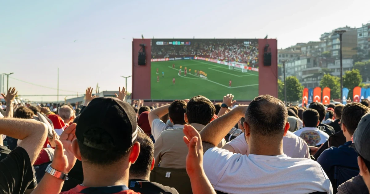 How to turn World Cup watch parties into dating opportunities