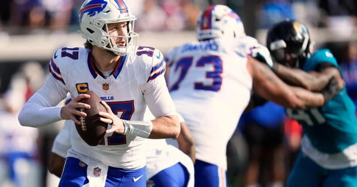 Josh Allen tops AP preseason quarterback rankings ahead of Mahomes