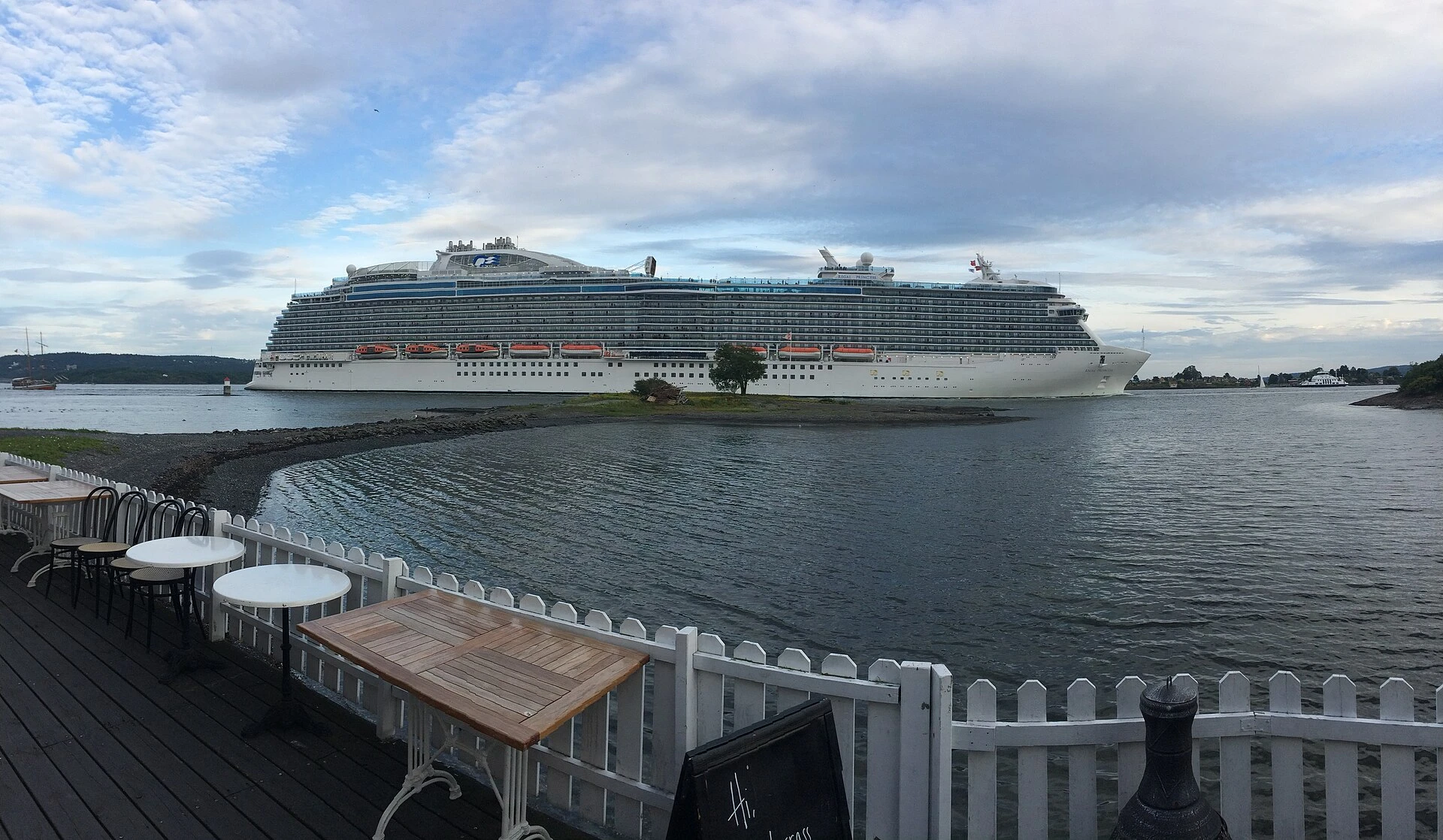 Regal Princess — Wikimedia Commons