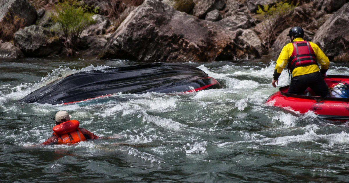 Boat overturns in Idaho river as reporter captures rescue nearby