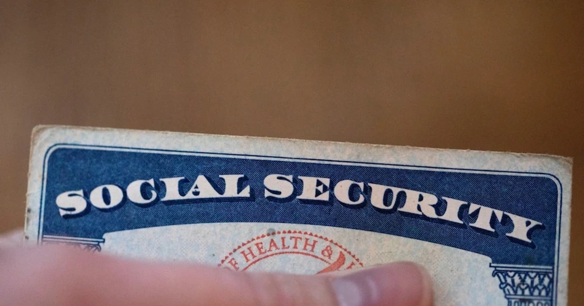 Senators unveil bipartisan plan to avert Social Security insolvency