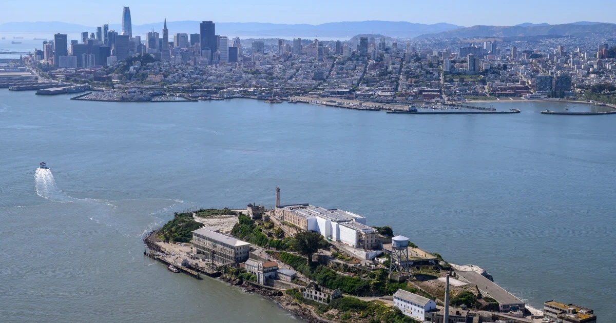 One dead, two missing after boat capsizes near Alcatraz Island