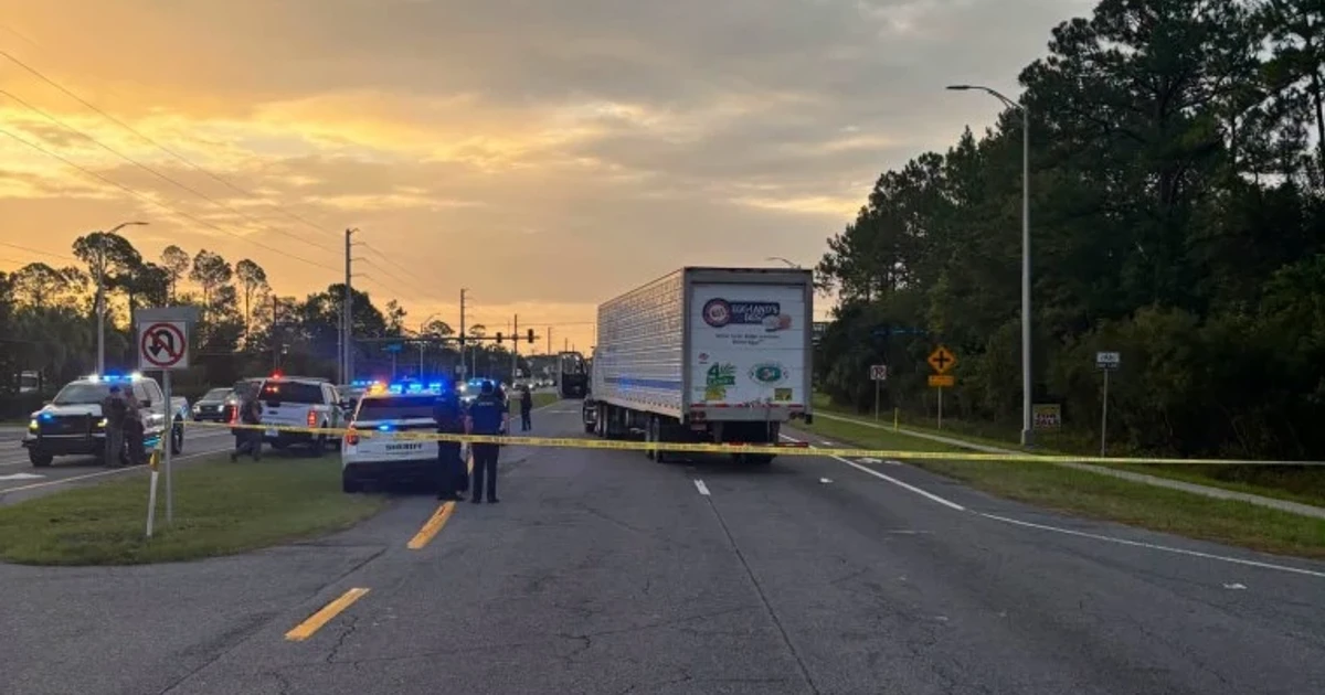 Man fleeing ICE in Florida killed by tractor-trailer, police say