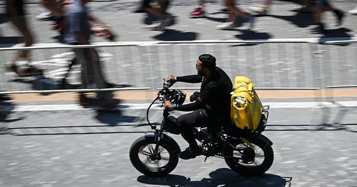 Riders strike across Italian cities over heatwave safety and lost wages