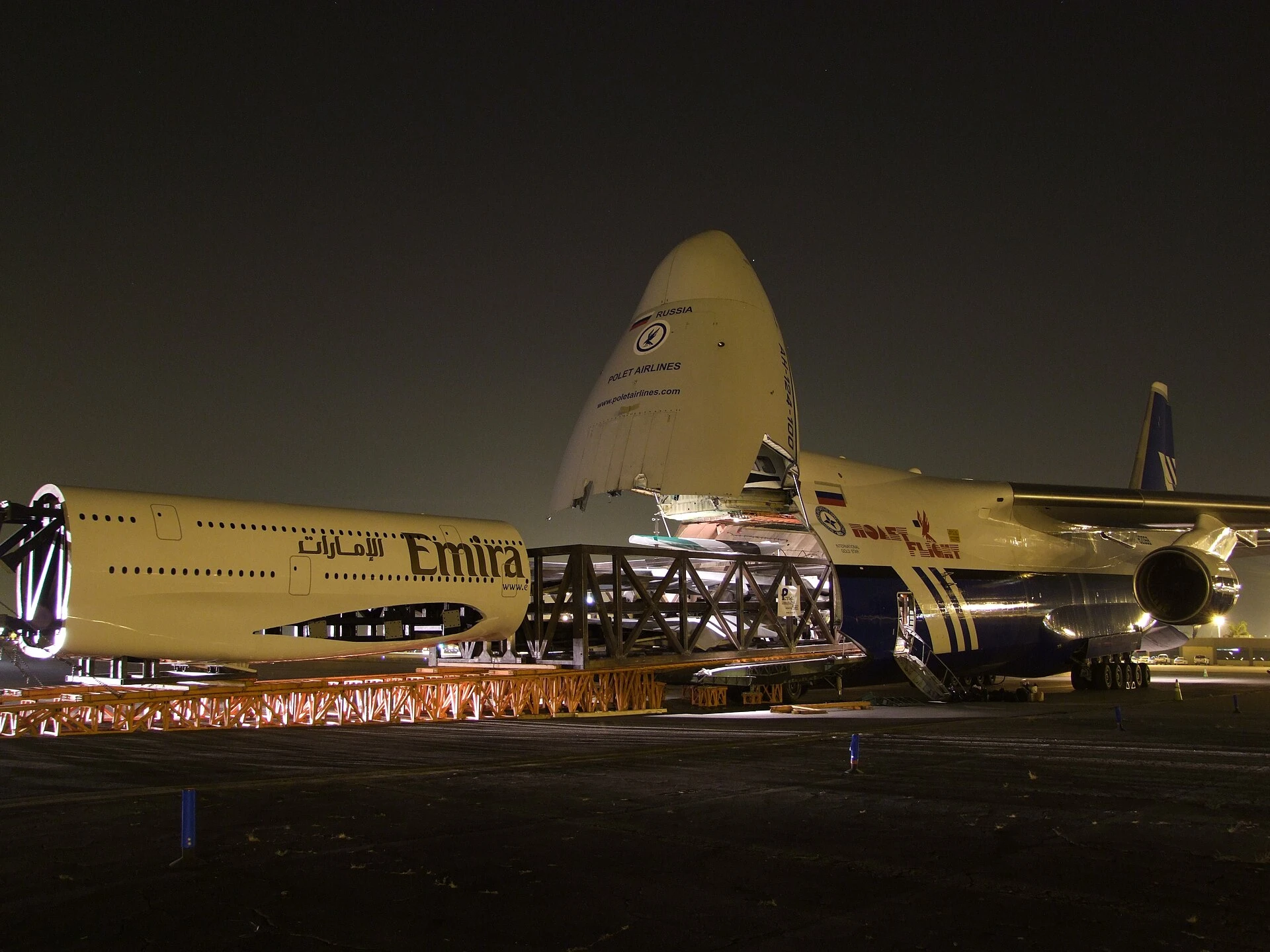 Antonov An-124 — Wikimedia Commons