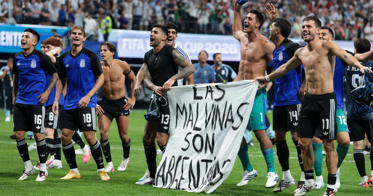 Argentina face FIFA fine after Falklands banner at England win