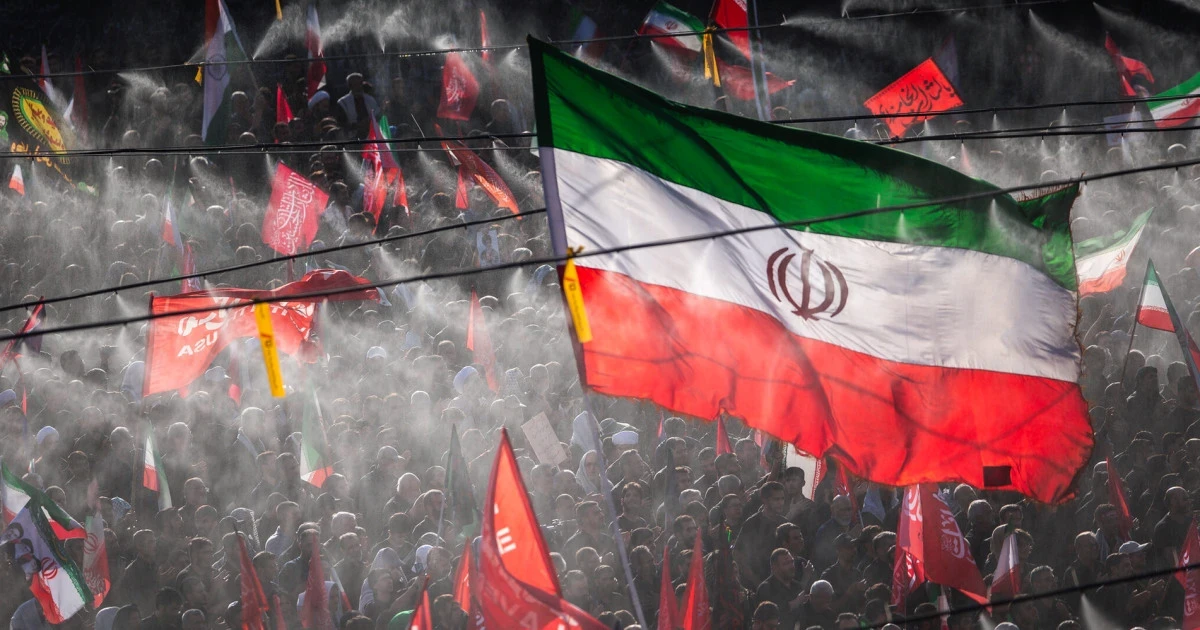 Iran allows detained U.S.-Iranian citizen Dena Karari to leave country