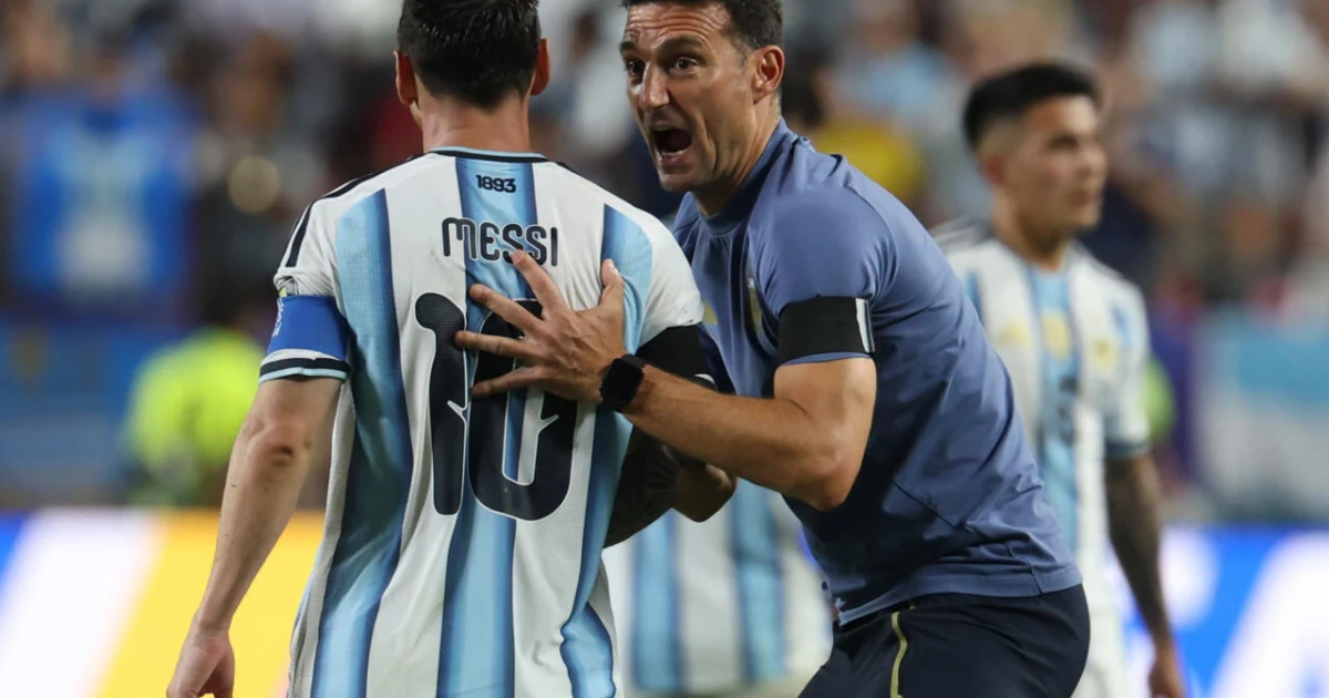 Messi and Scaloni share emotional embrace after Argentina reaches final