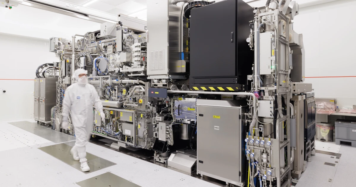 ASML raises 2026 sales forecast, plans major capacity expansion