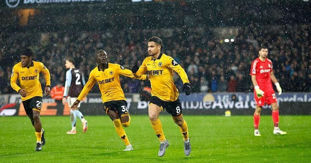 Aston Villa agree £38m deal for Wolves midfielder Joao Gomes