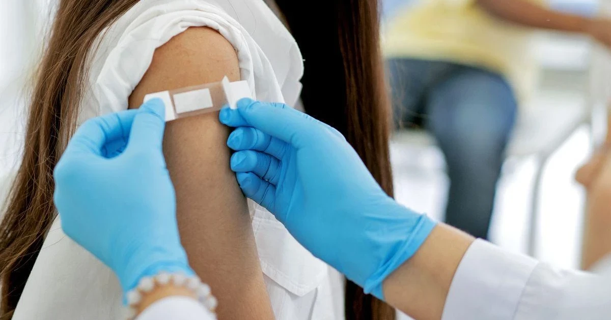 UK advisers urge routine MenB vaccine for all 15-year-olds