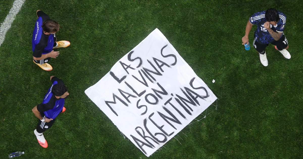 Argentina faces FIFA scrutiny after Falklands banner provokes England row