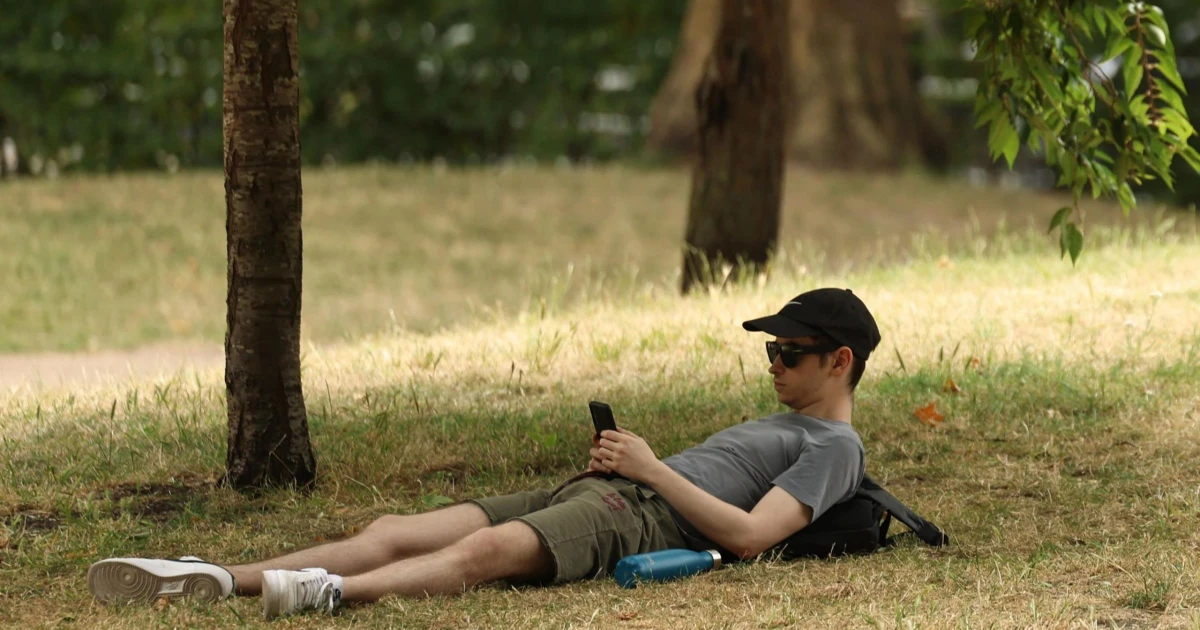 UK forecast turns more unsettled, but heatwave risk remains
