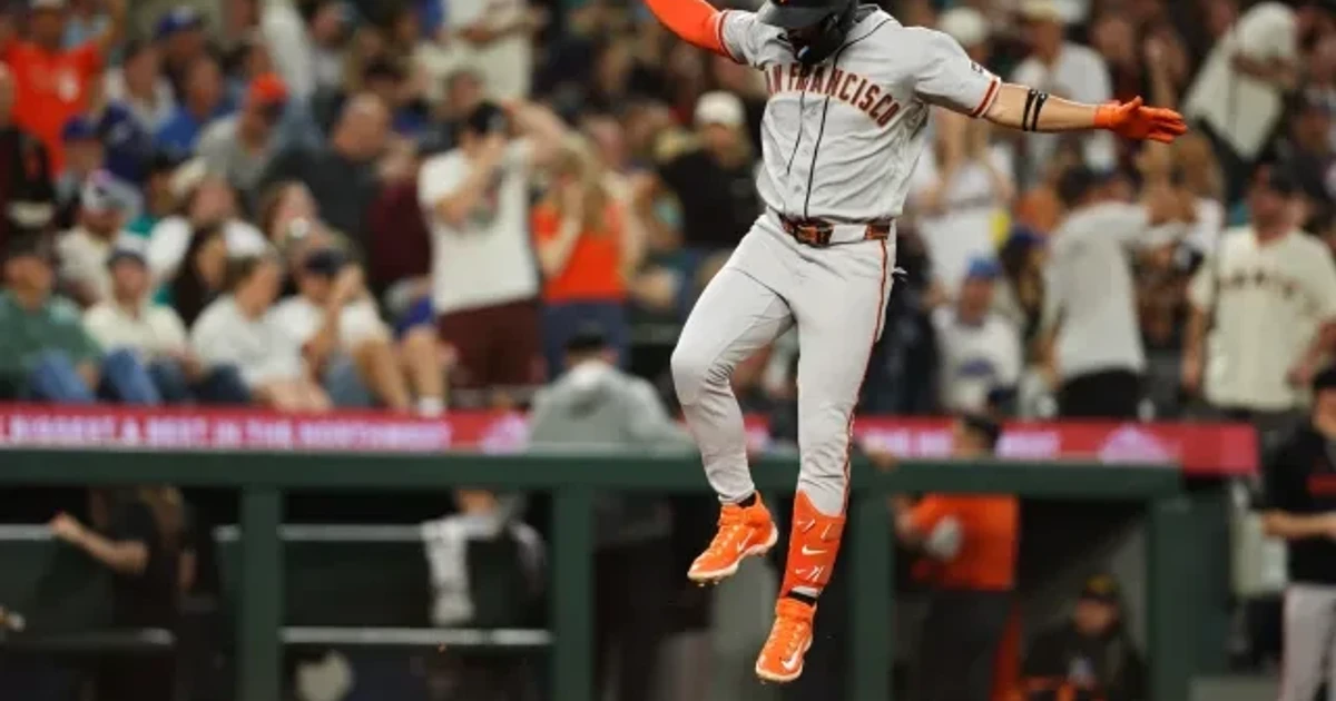 Giants open second half with two homers and shutout win over Mariners