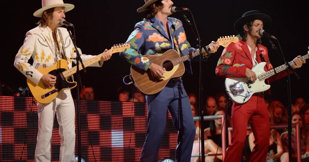 Midland’s Drinkin’ Problem became a bilingual Texas country standard