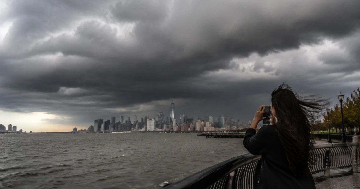 Severe storms threaten New York City and Philadelphia with 70 mph winds