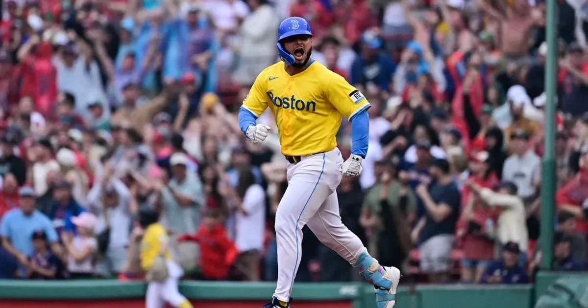 Red Sox seventh-inning rally extends winning streak to 12 games