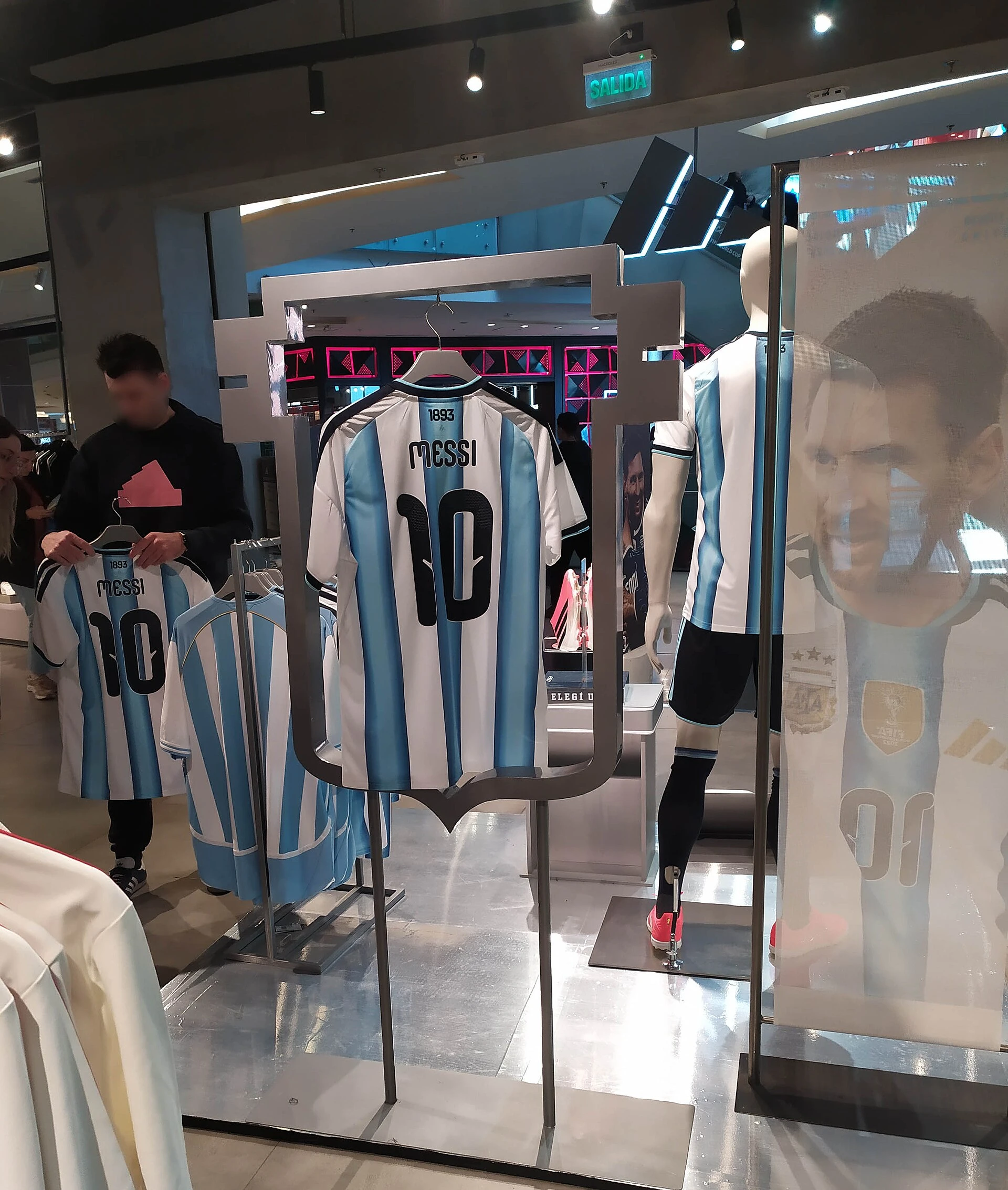 Lionel Messi — Wikimedia Commons