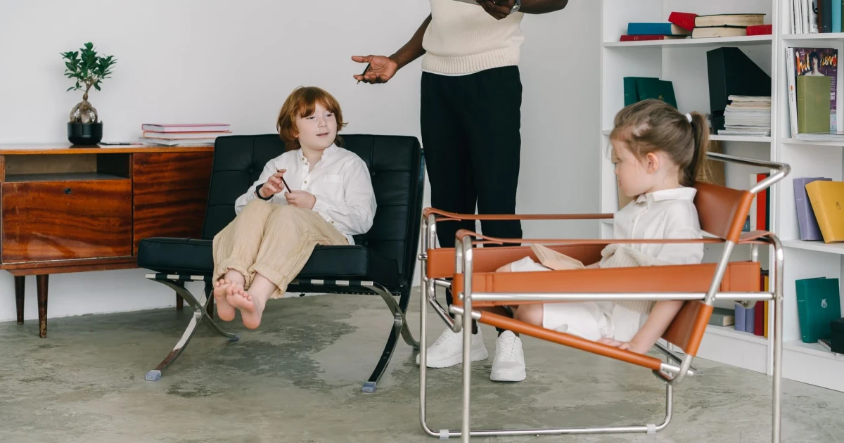 Sibling therapy gains attention as experts weigh its risks and promise