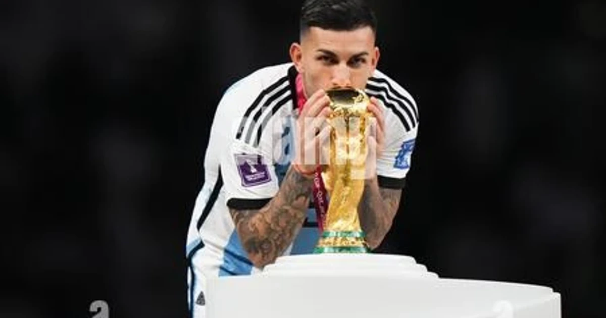 Paredes reportedly grabbed Eric García after Argentina's World Cup final win