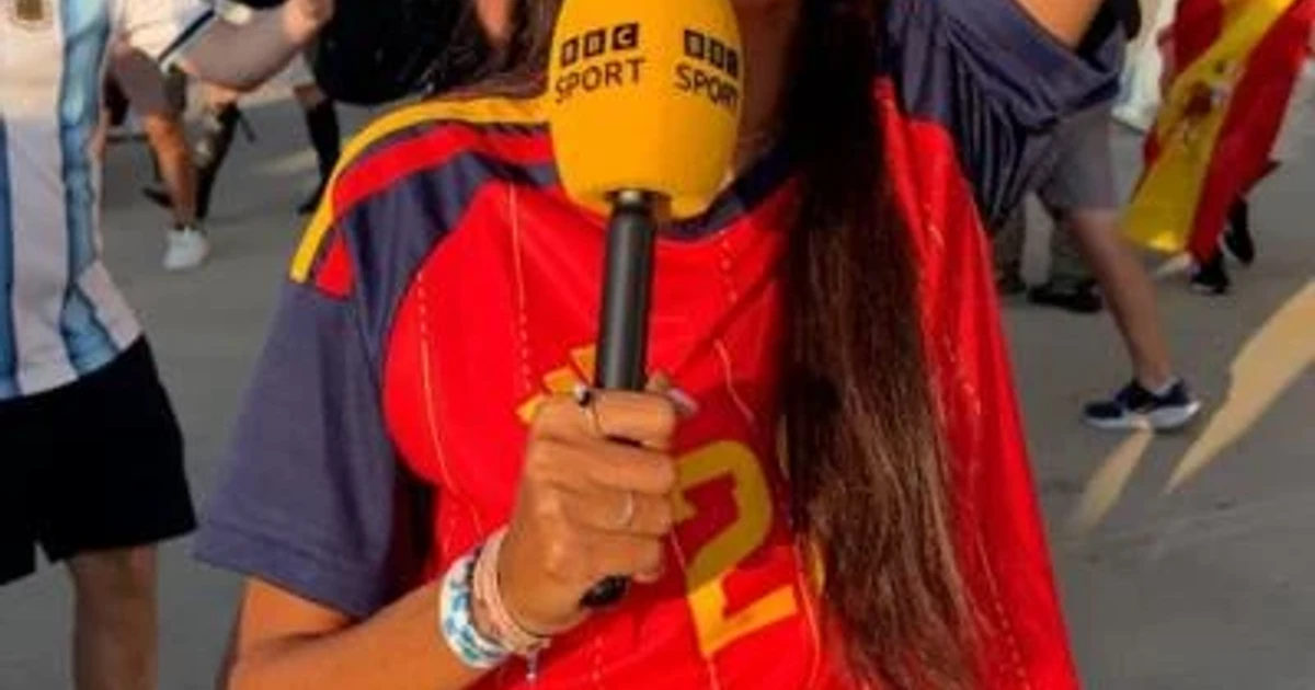 Spain become first nation to hold both World Cup titles simultaneously