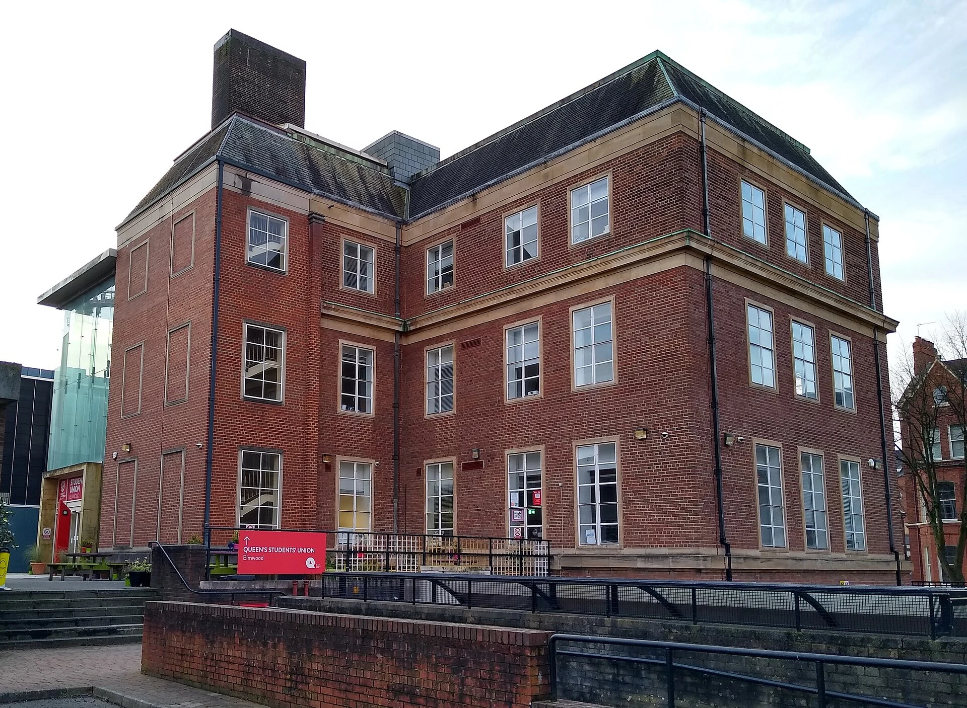 Queen’s University Belfast — Wikimedia Commons