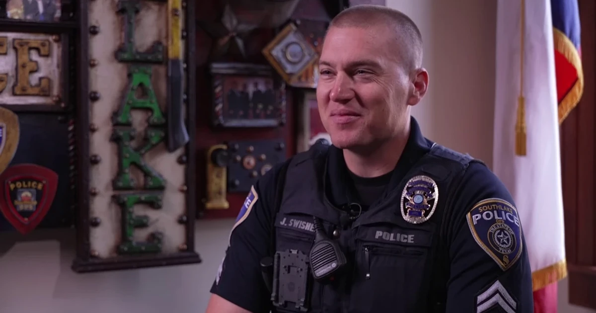 Texas officer saves driver from burning car during traffic stop