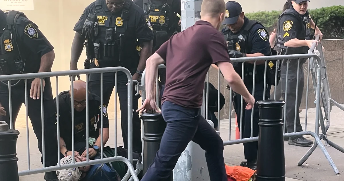 Man with anti-ICE history sets off device outside Manhattan federal building