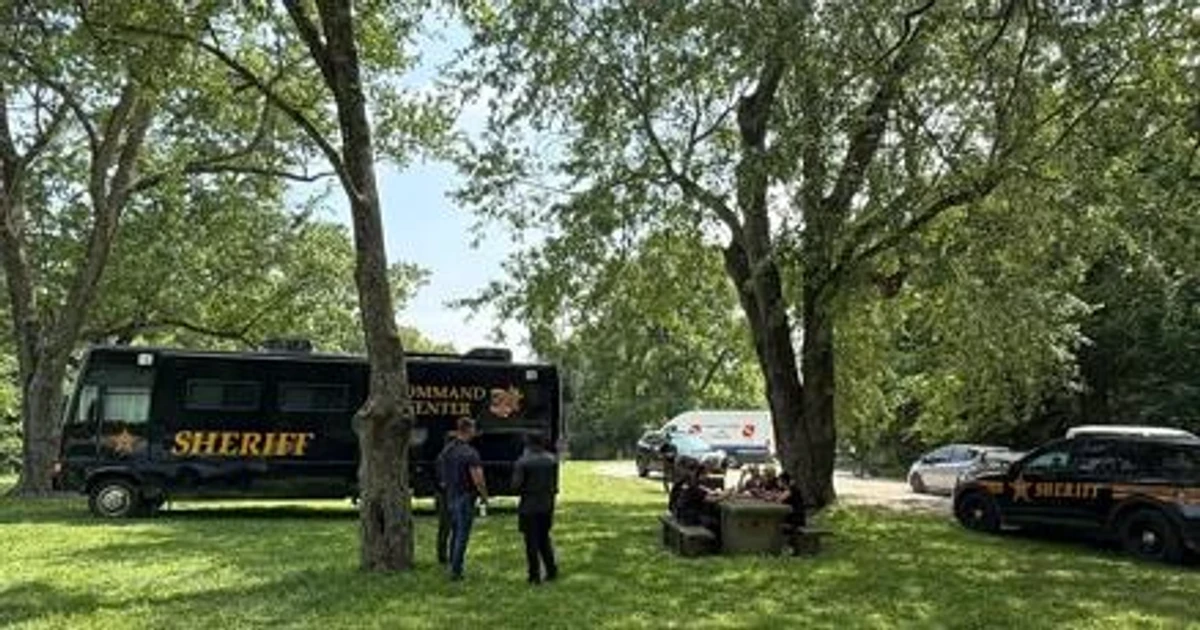 Five die after rescue attempt turns deadly in Ohio river