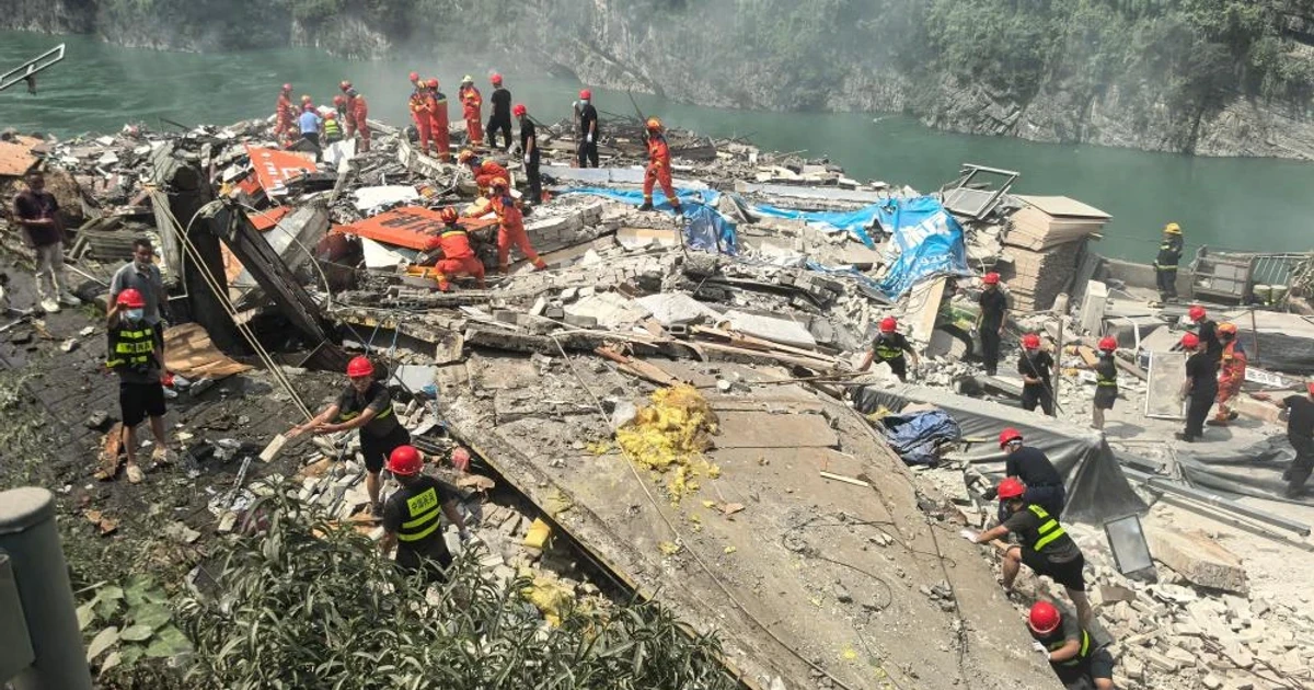 Chinese rescuers blast boulders to reach landslide victims