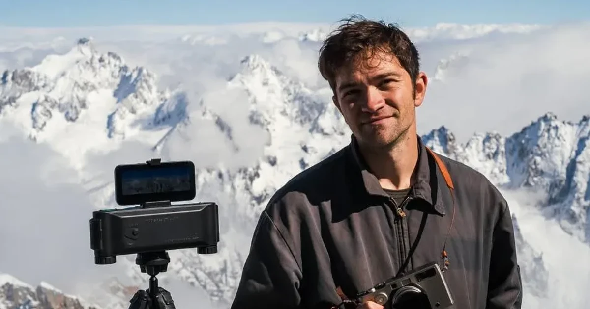 Peak Design's new Field Bracket integrates AirTag support for cameras