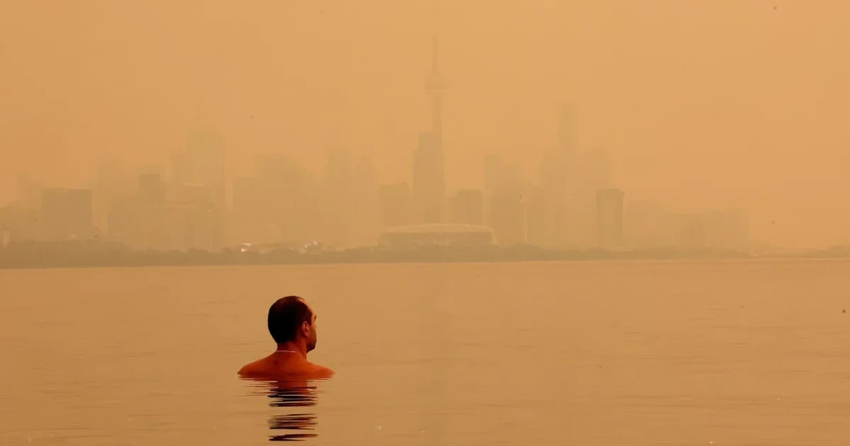 Ontario wildfires intensify, sending smoke into the United States