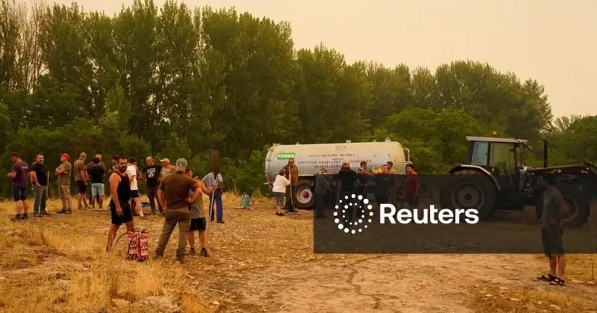 Spanish town residents fight wildfire with tractors and water tanks