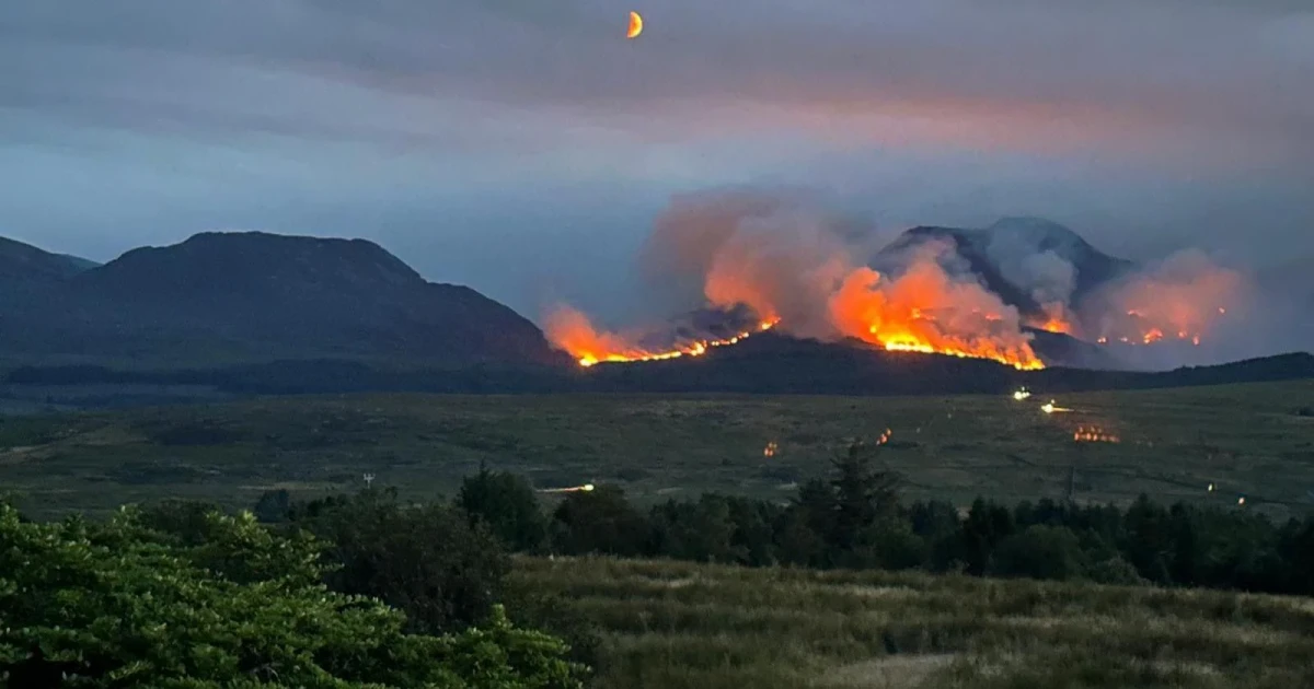 Huge Rhinogydd wildfire burns for days amid helicopter calls