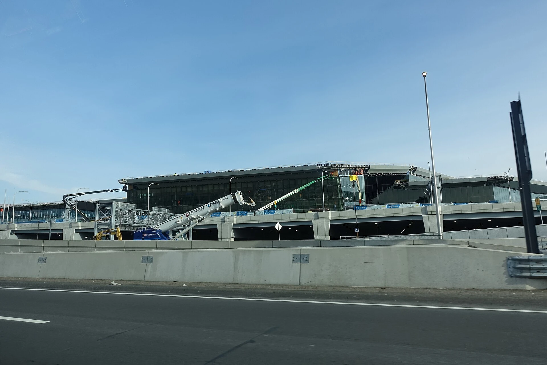 LaGuardia Airport — Wikimedia Commons