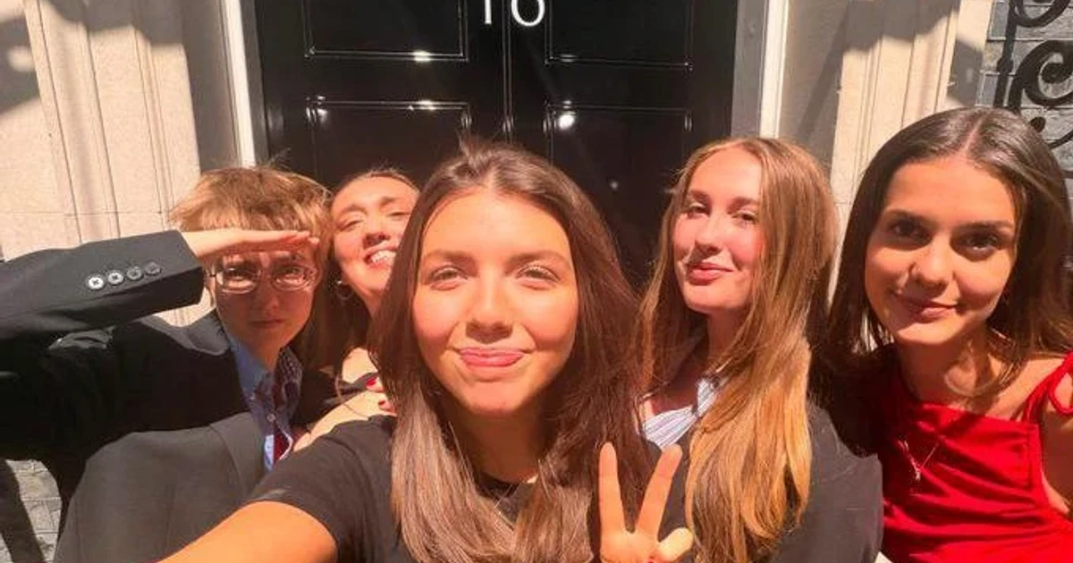 New prime minister turns to influencers to reach voters