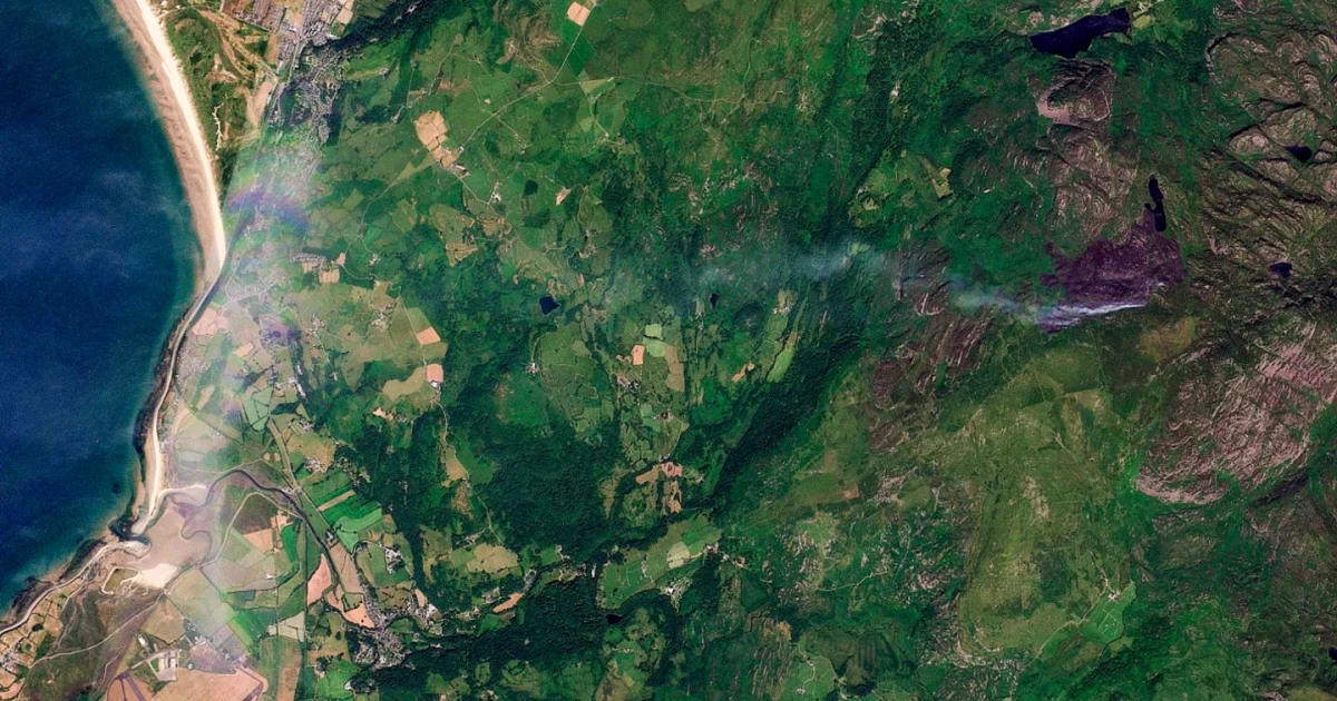 Wales wildfires burn 951 hectares as crews battle heatwave blazes
