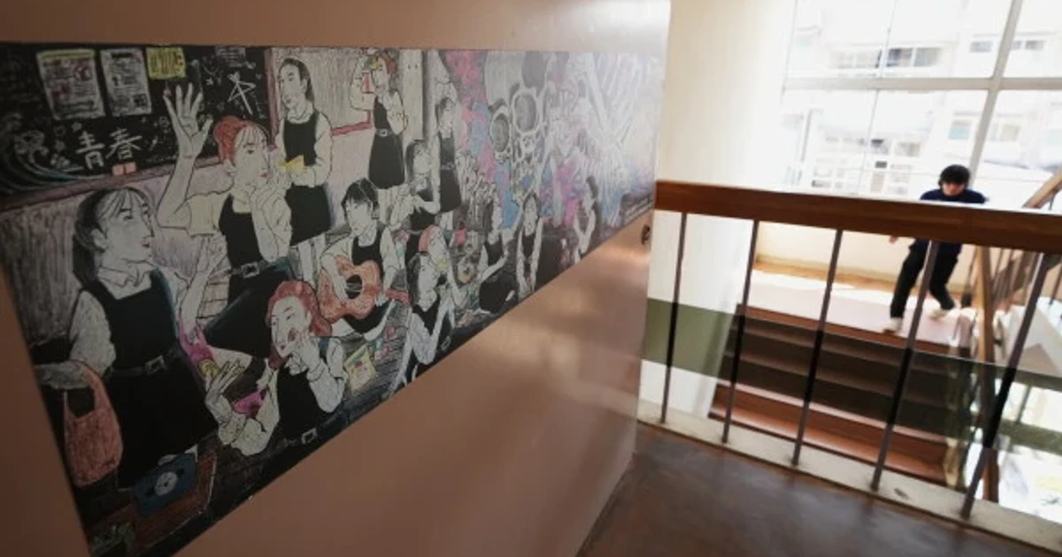 Japanese artists turn school blackboards into striking chalk canvases