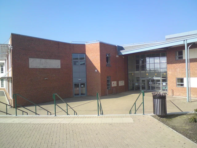 Meadowhead School — Wikimedia Commons