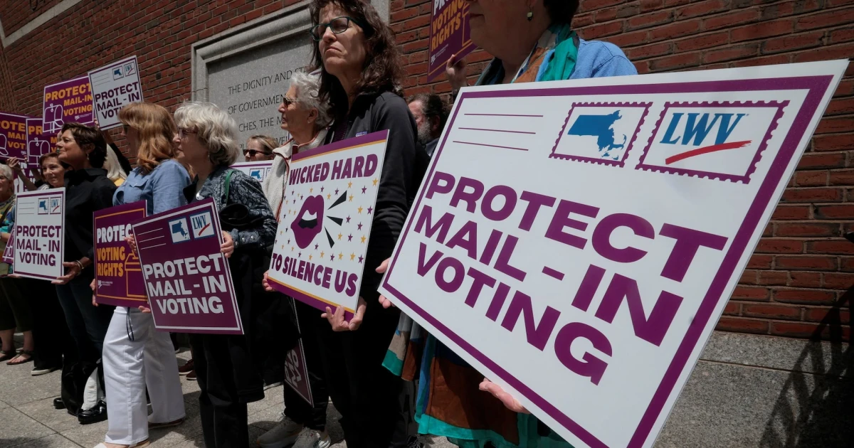 Federal court keeps challenge to Trump mail-in voting order alive