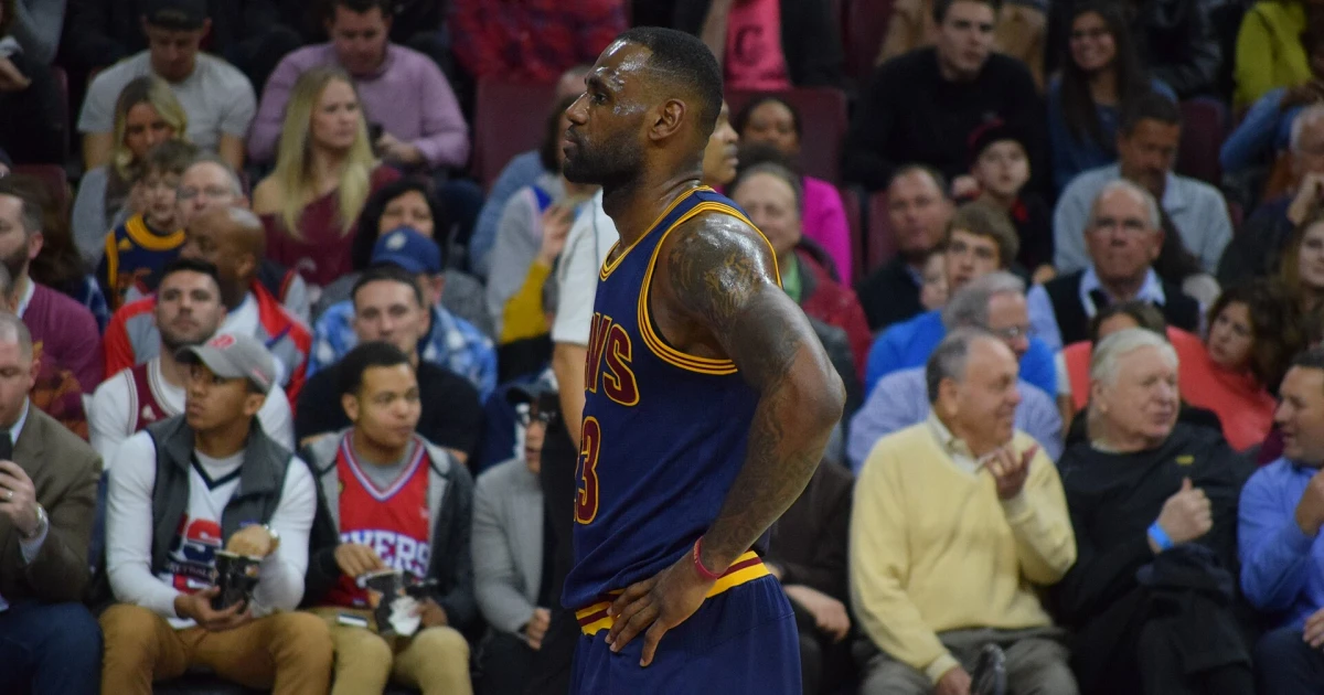 LeBron James signs with 76ers, ending Lakers run after 23 seasons
