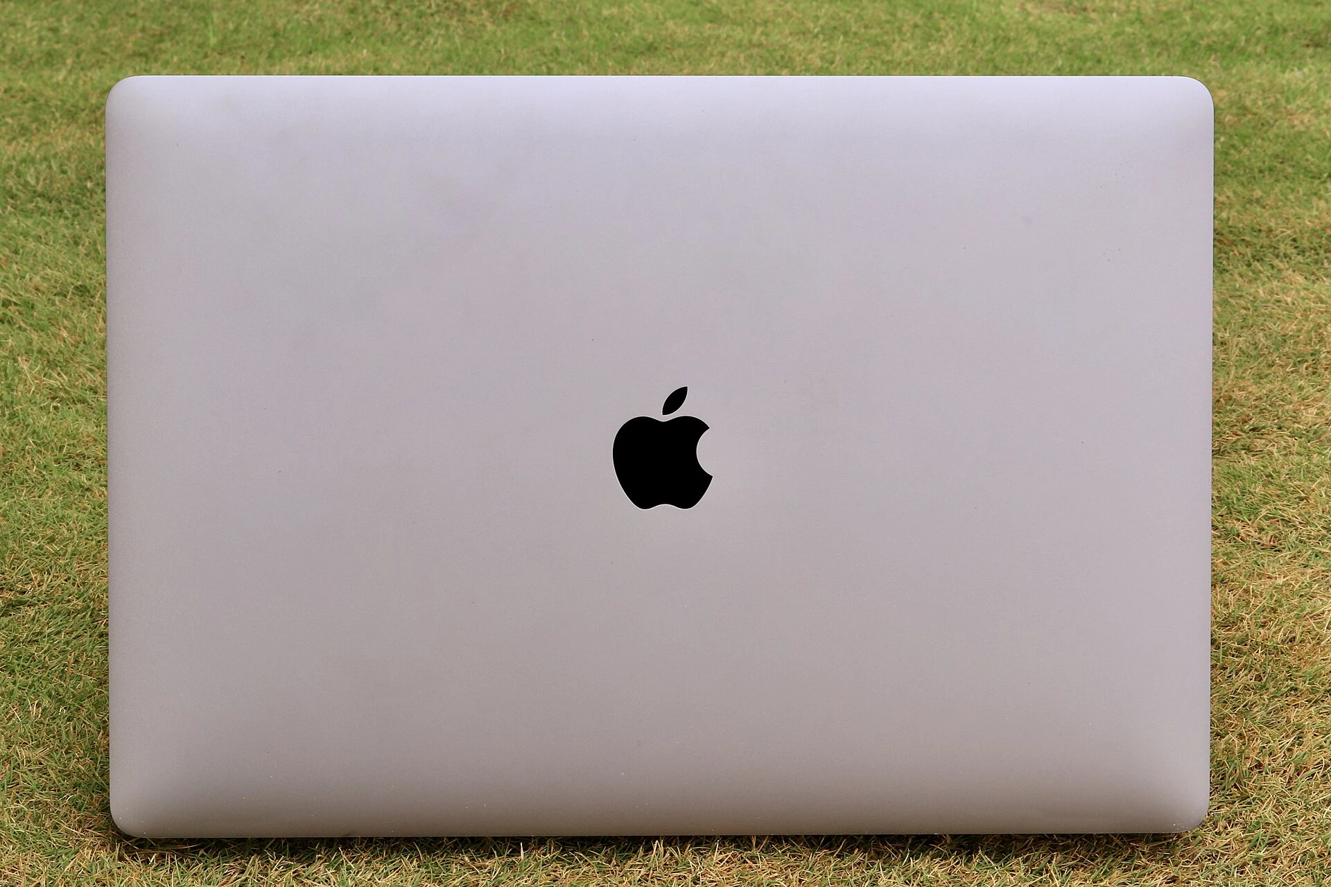 MacBook Pro — Wikimedia Commons