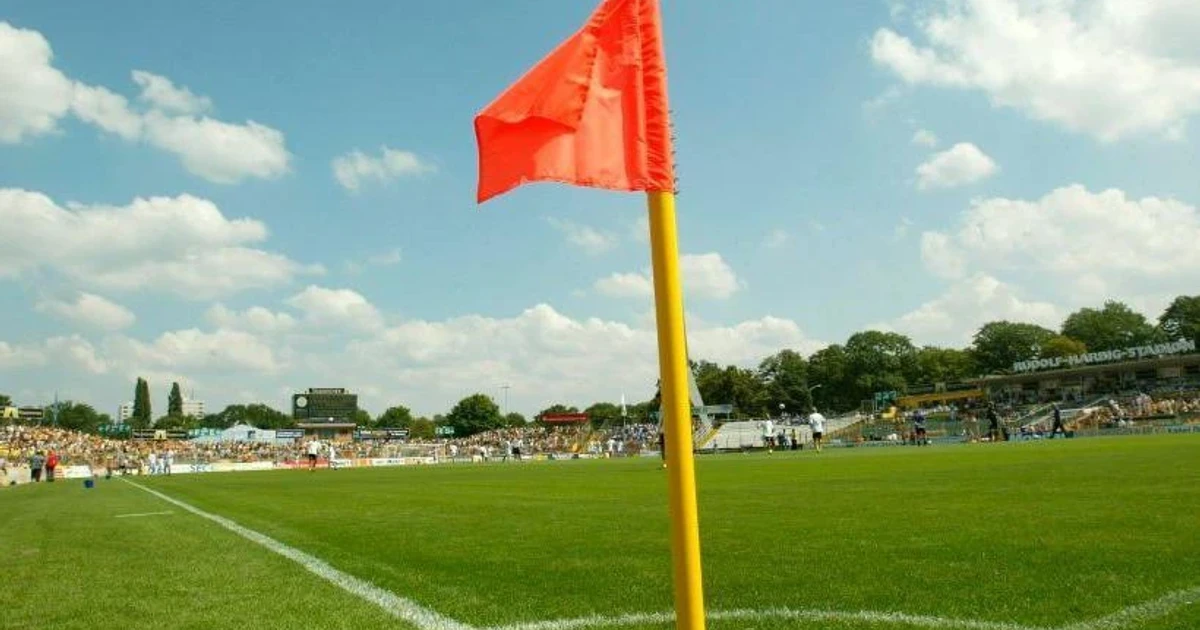 Female referee injured in French friendly melee, leaves pitch with concussion