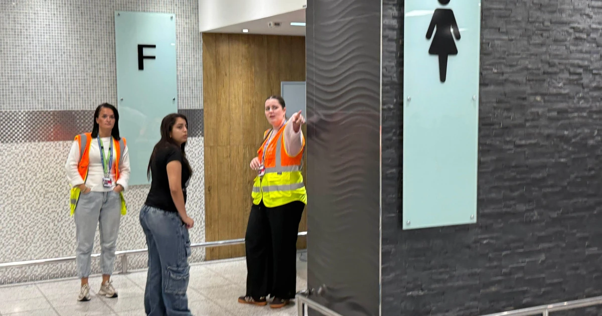 Water supply failure disrupts Gatwick, closing toilets and restaurants