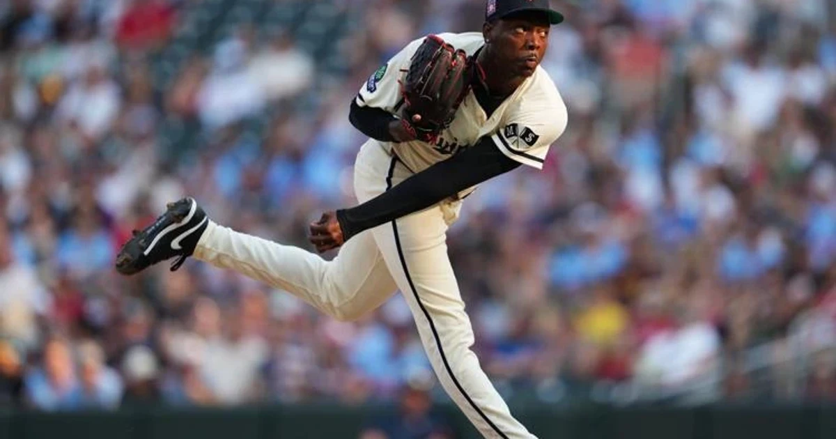 Twins scratch Isaac Paredes before game with oblique strain