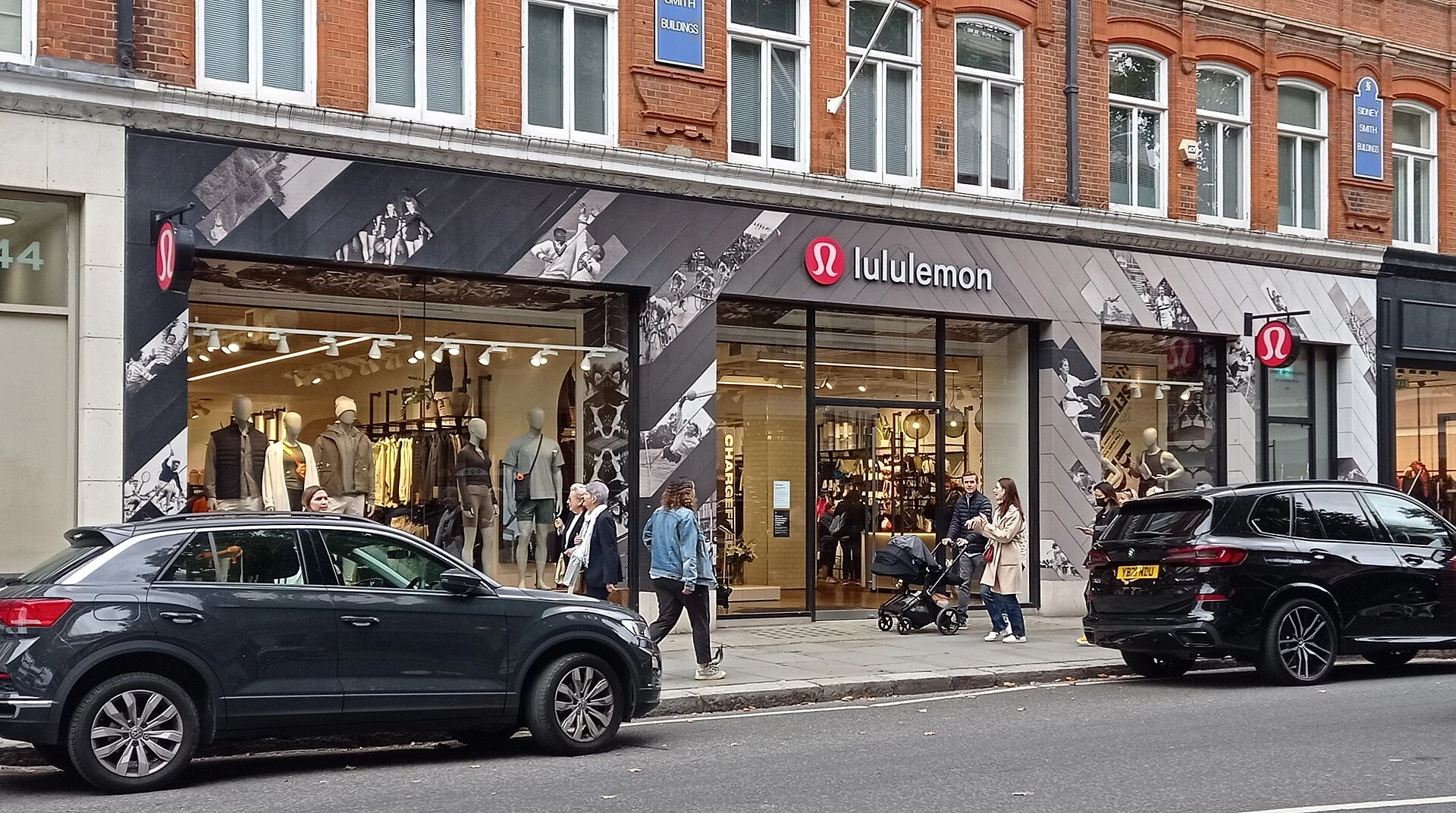 Lululemon — Wikimedia Commons