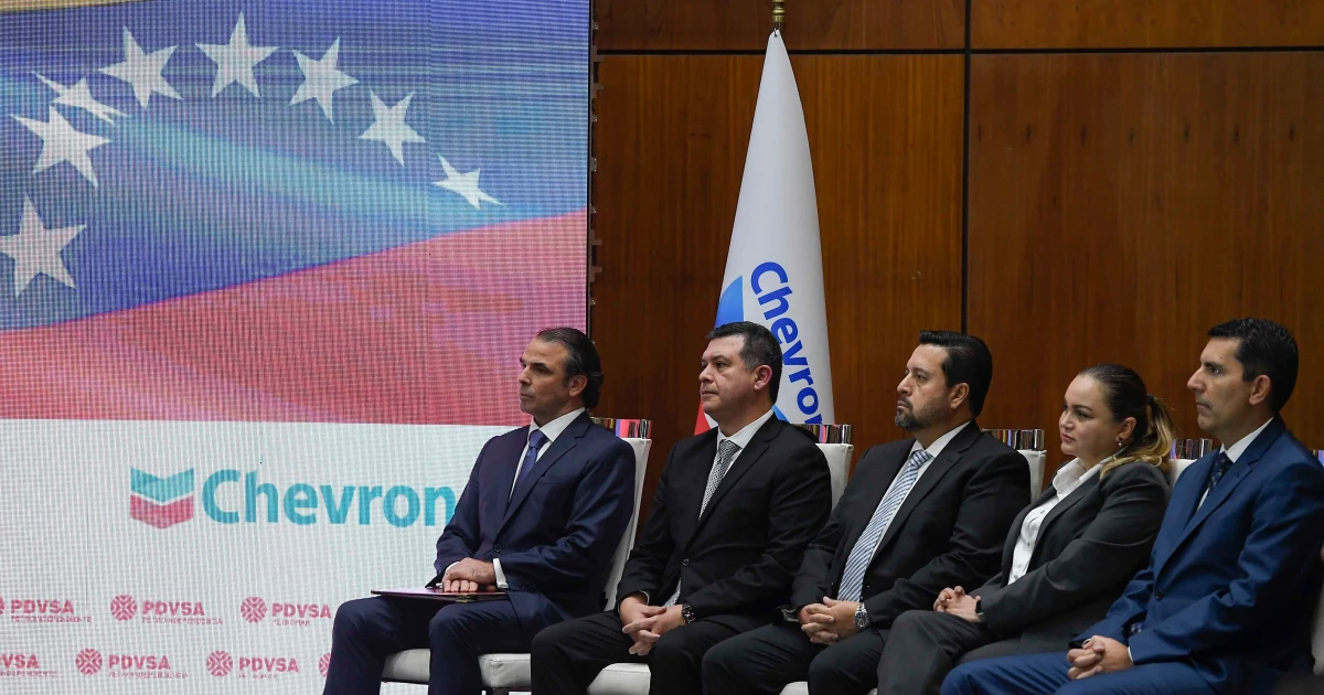 Trump tightens Venezuela pressure, revokes Chevron license and adds tariffs