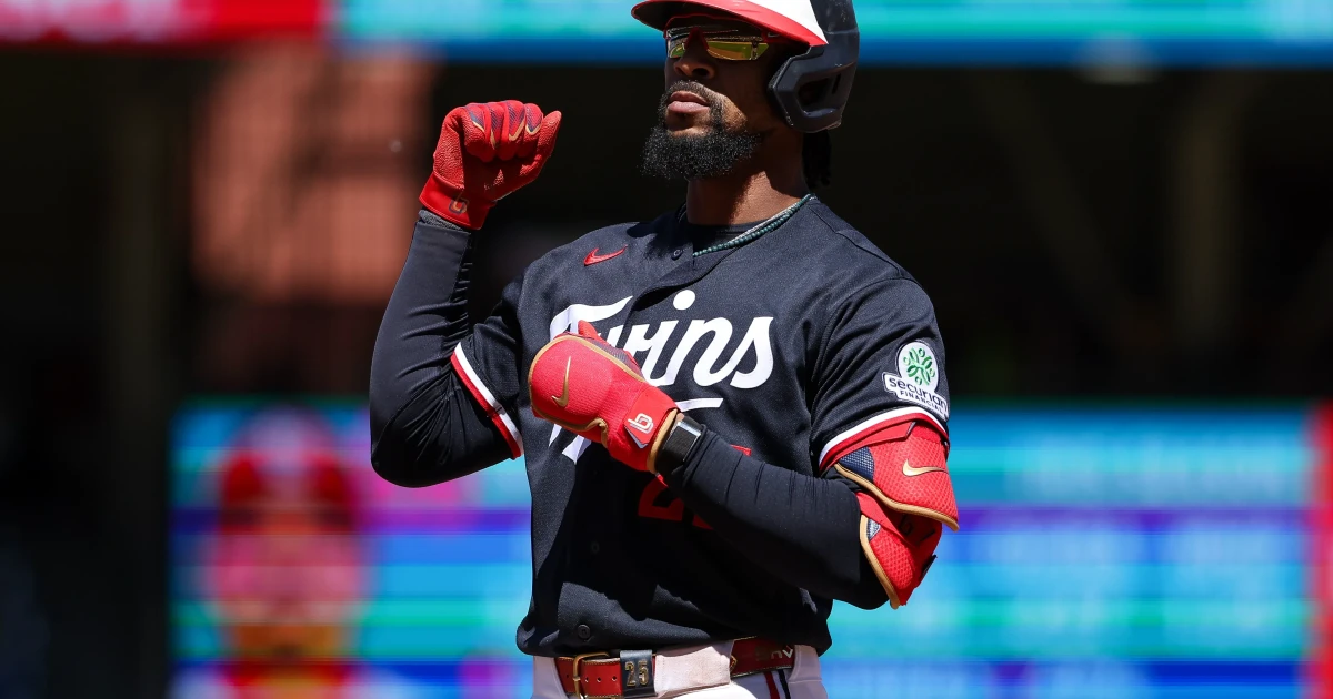 Buxton returns from hip strain, giving Twins a boost