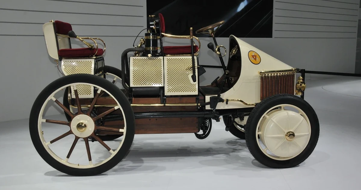 Porsche's 1900 hybrid prototype helped shape modern electric cars