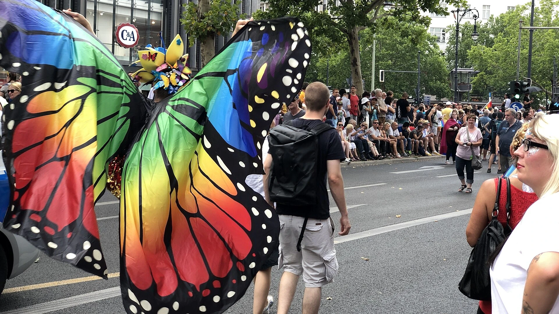 Berlin Christopher Street Day parade — Wikimedia Commons